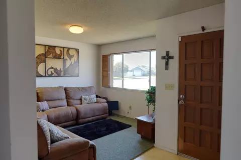 241 E Berkeley Ave, Tulare, CA 93274 photo 6