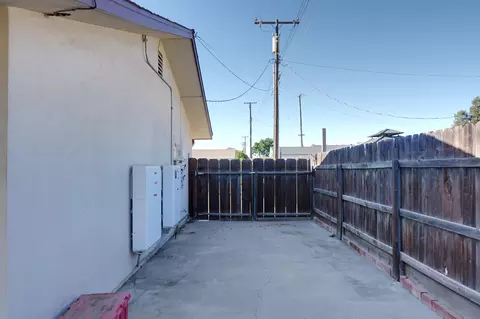 241 E Berkeley Ave, Tulare, CA 93274 photo 33