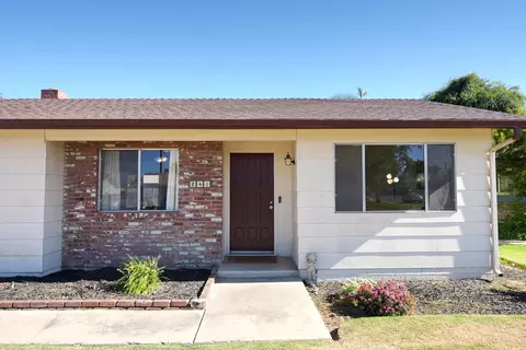 241 E Berkeley Ave, Tulare, CA 93274 photo 4