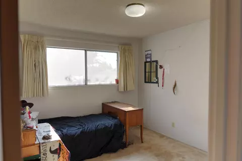 241 E Berkeley Ave, Tulare, CA 93274 photo 17