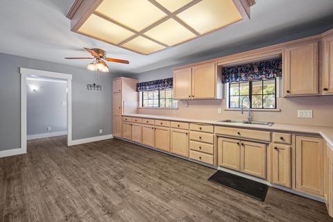 2242 E Howard Ave, Visalia, CA 93292 photo 14
