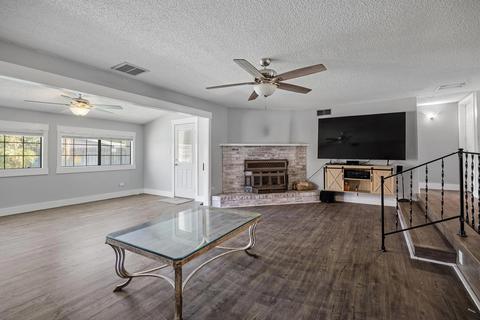 2242 E Howard Ave, Visalia, CA 93292 photo 10