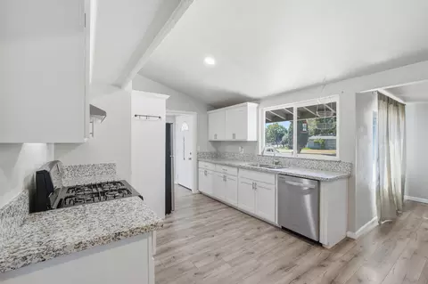 1008 E Myrtle St, Hanford, CA 93230 photo 7
