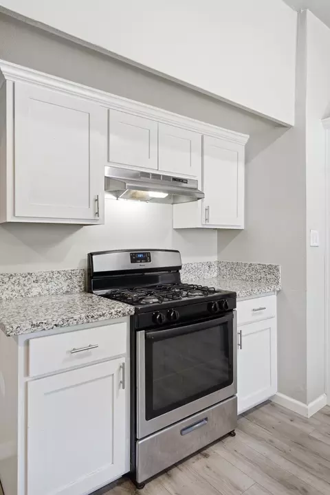 1008 E Myrtle St, Hanford, CA 93230 photo 11