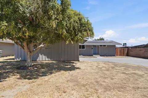 1008 E Myrtle St, Hanford, CA 93230 photo 1