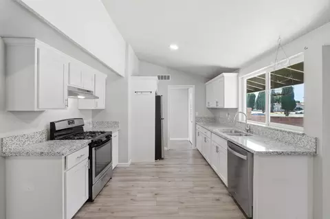 1008 E Myrtle St, Hanford, CA 93230 photo 8
