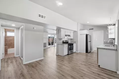 1008 E Myrtle St, Hanford, CA 93230 photo 14