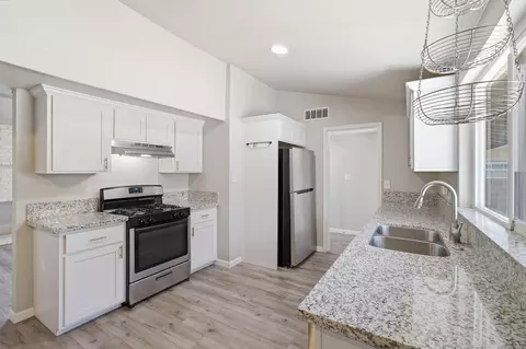 1008 E Myrtle St, Hanford, CA 93230 photo 12