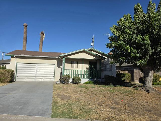 2001 N Burl Dr, Hanford, CA 93230