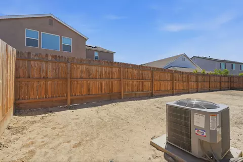 Exterior - 530 Baylor Dr, Lemoore, CA 93245 photo 10 of 10