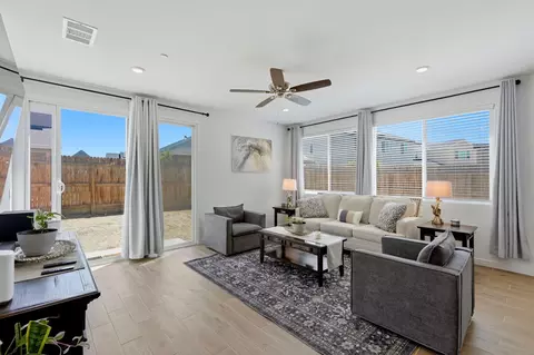 Living - 530 Baylor Dr, Lemoore, CA 93245 photo 2 of 3
