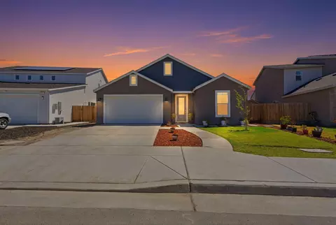 Exterior - 530 Baylor Dr, Lemoore, CA 93245 photo 2 of 10