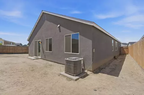Exterior - 530 Baylor Dr, Lemoore, CA 93245 photo 9 of 10
