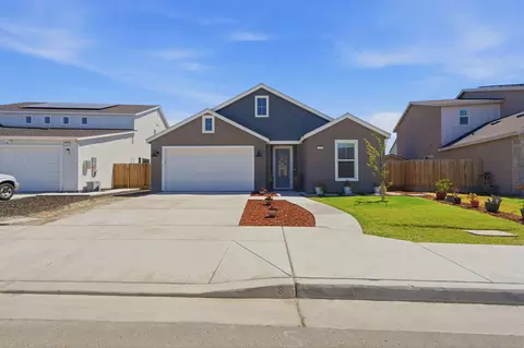 Exterior - 530 Baylor Dr, Lemoore, CA 93245 photo 3 of 10