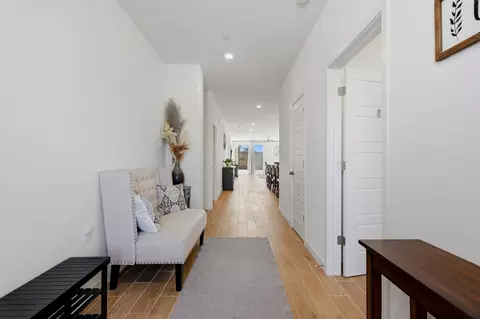 Entry Way - 530 Baylor Dr, Lemoore, CA 93245 photo 1 of 4