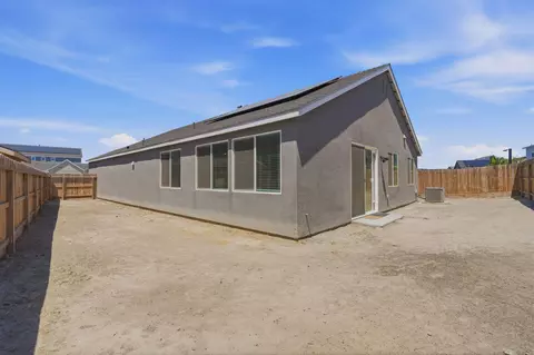Exterior - 530 Baylor Dr, Lemoore, CA 93245 photo 8 of 10