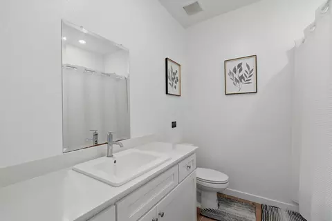 Bath - 530 Baylor Dr, Lemoore, CA 93245 photo 3 of 4