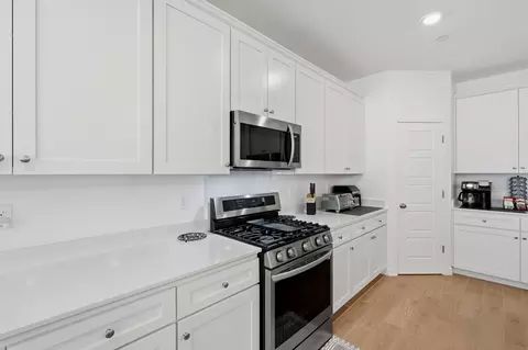 Kitchen - 530 Baylor Dr, Lemoore, CA 93245 photo 4 of 6