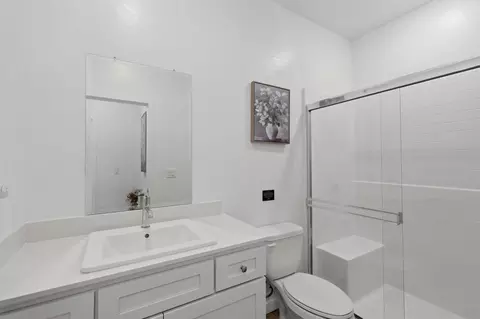 Bath - 530 Baylor Dr, Lemoore, CA 93245 photo 1 of 4