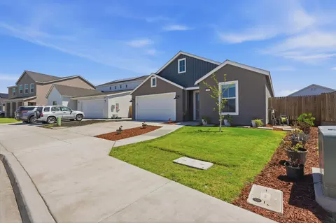 Exterior - 530 Baylor Dr, Lemoore, CA 93245 photo 5 of 10