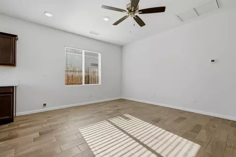 554 Green Ln, Lemoore, CA 93245 photo 4