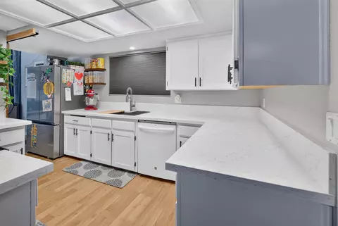Kitchen - 924 E Oakridge Ave, Visalia, CA 93292 photo 9 of 11
