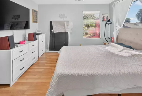 Bedroom - 924 E Oakridge Ave, Visalia, CA 93292 photo 1 of 7