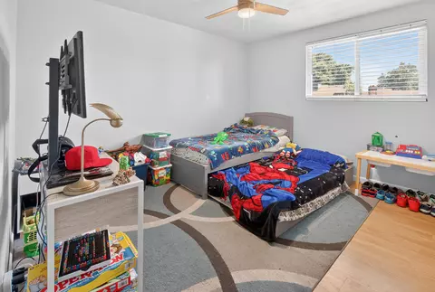 Bedroom - 924 E Oakridge Ave, Visalia, CA 93292 photo 5 of 5