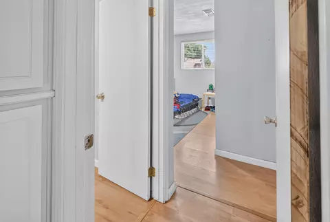Entry Way - 924 E Oakridge Ave, Visalia, CA 93292 photo 4 of 4