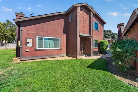 Exterior - 924 E Oakridge Ave, Visalia, CA 93292 photo 3 of 10