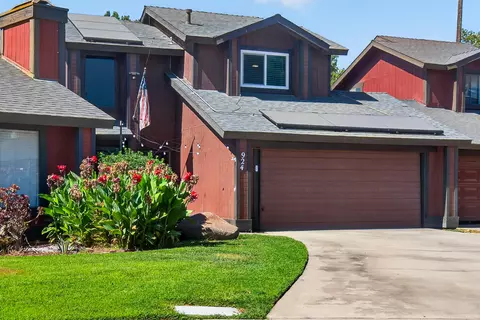 Exterior - 924 E Oakridge Ave, Visalia, CA 93292 photo 2 of 10