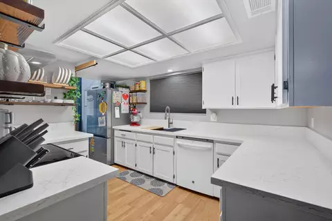 Kitchen - 924 E Oakridge Ave, Visalia, CA 93292 photo 1 of 11