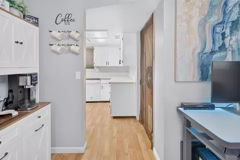 Entry Way - 924 E Oakridge Ave, Visalia, CA 93292 photo 1 of 6