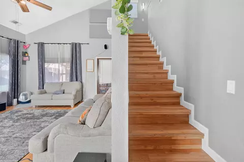 Entry Way - 924 E Oakridge Ave, Visalia, CA 93292 photo 1 of 4