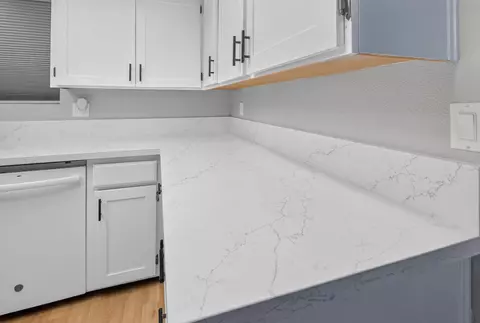Kitchen - 924 E Oakridge Ave, Visalia, CA 93292 photo 7 of 11