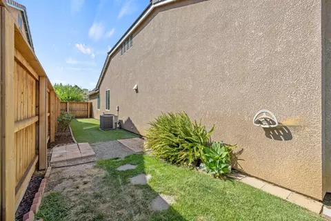 Exterior - 3825 Chessa Ln, Clovis, CA 93619 photo 7 of 7