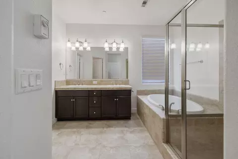 Bath - 3825 Chessa Ln, Clovis, CA 93619 photo 1 of 3