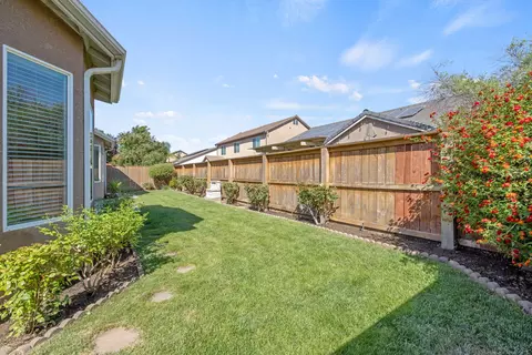 Exterior - 3825 Chessa Ln, Clovis, CA 93619 photo 6 of 7