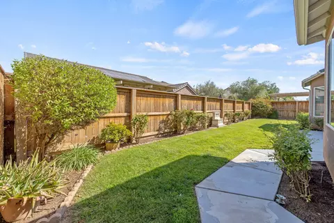 Exterior - 3825 Chessa Ln, Clovis, CA 93619 photo 3 of 7