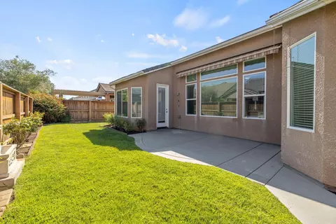 Exterior - 3825 Chessa Ln, Clovis, CA 93619 photo 4 of 7
