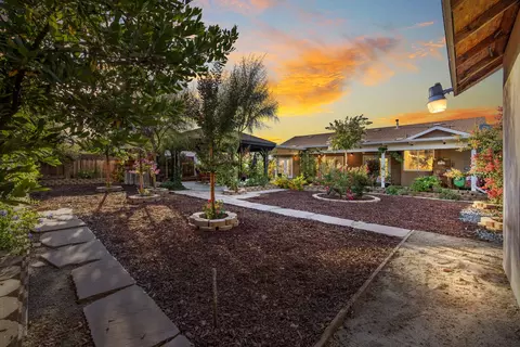 517 Yokut Ct, Woodlake, CA 93286