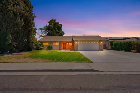 3821 W Coppola Ave, Visalia, CA 93277