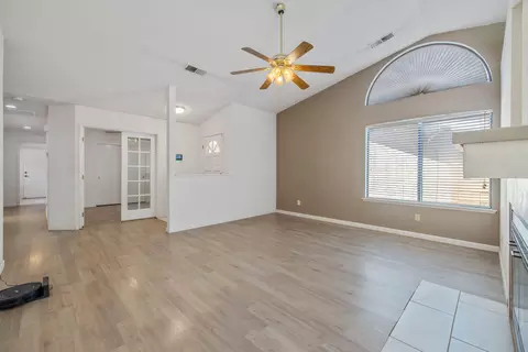 1811 E Vine, Visalia, CA 93292 photo 5