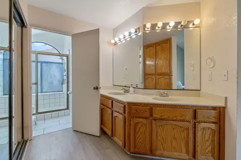 1811 E Vine, Visalia, CA 93292 photo 15