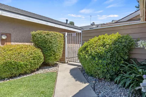 1811 E Vine, Visalia, CA 93292 photo 2