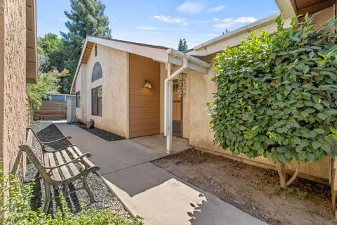1811 E Vine, Visalia, CA 93292 photo 3