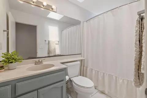 1811 E Vine, Visalia, CA 93292 photo 16