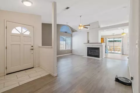 1811 E Vine, Visalia, CA 93292 photo 4