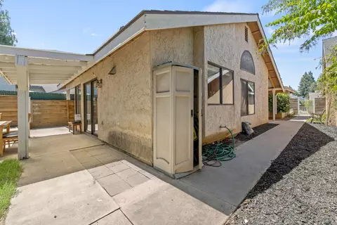 1811 E Vine, Visalia, CA 93292 photo 18