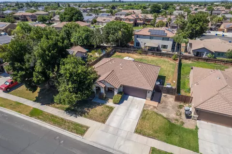 1386 W Chianti Way, Hanford, CA 93230